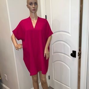 KARLIE magenta V neck shift dress, size small